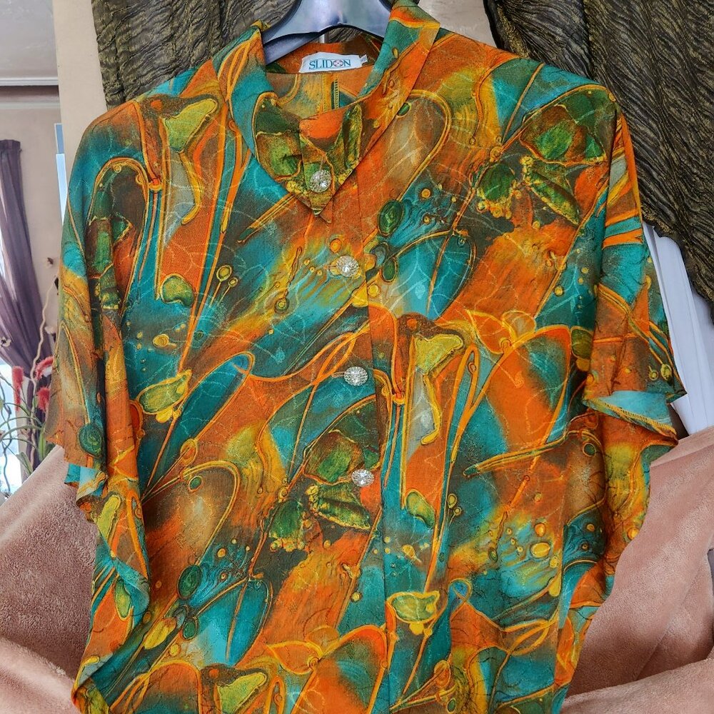 B21 Unique gold, orange green w/6 kewl buttons large collar.  Short sleeve